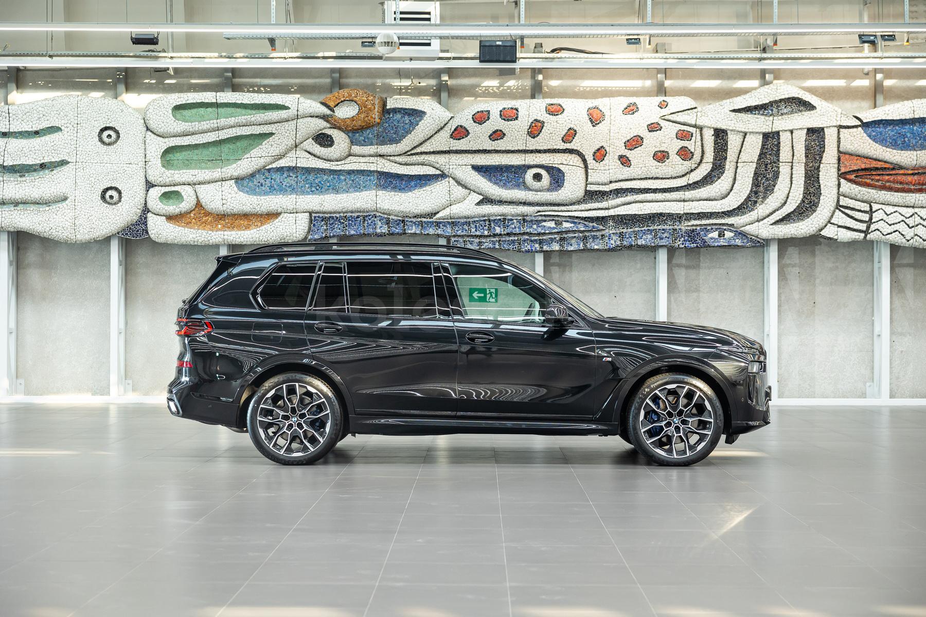 BMW X7 SUV 2022 - н.в. года от 65 587 150 тенге