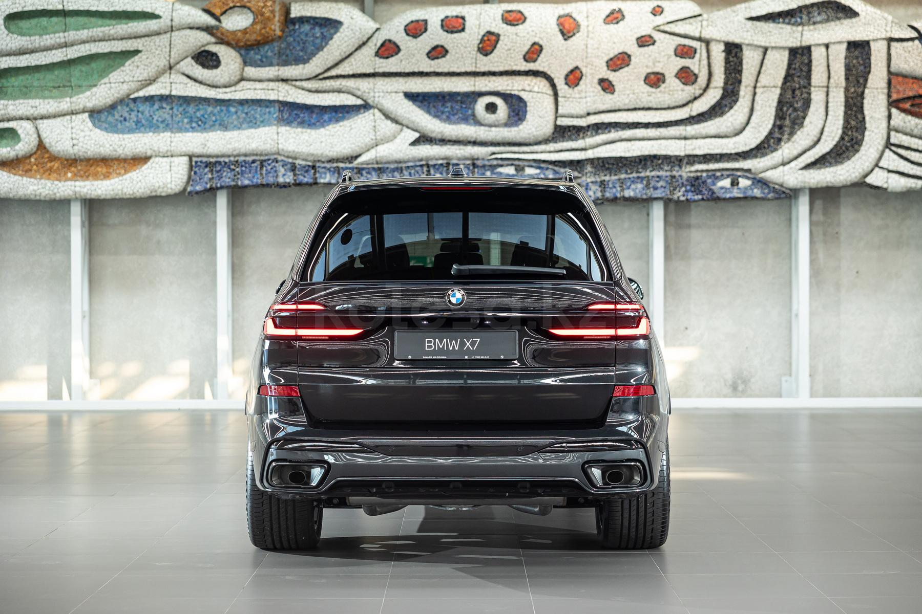 BMW X7 SUV 2022 - н.в. года от 65 587 150 тенге