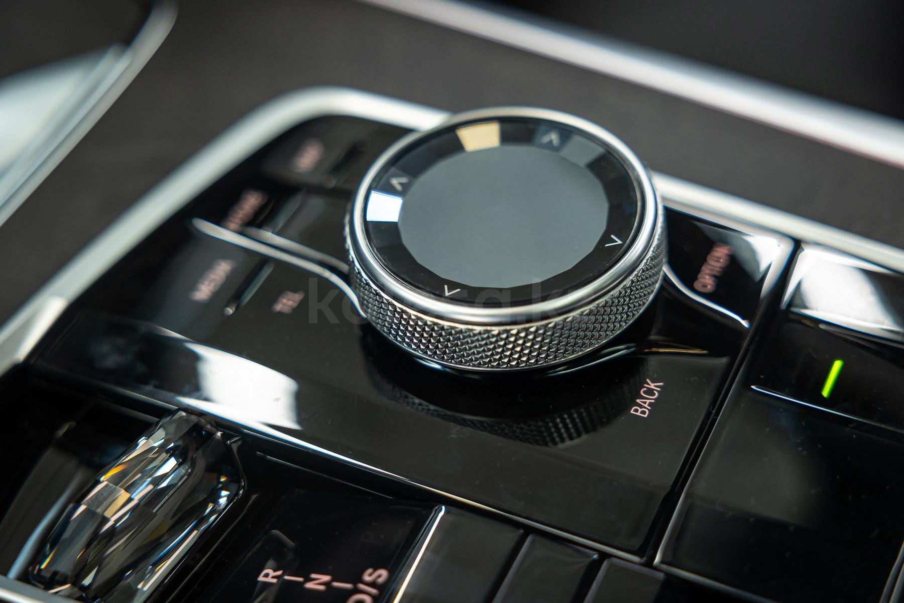 BMW X7 SUV 2022 - н.в. года от 65 587 150 тенге