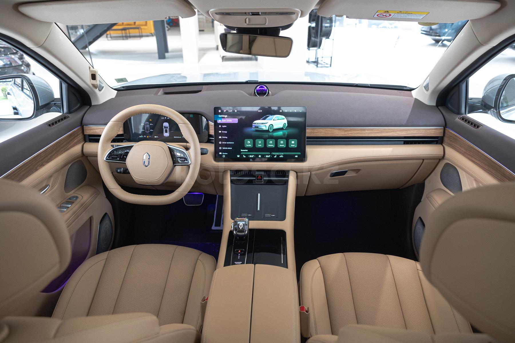 AITO M7 SUV 2022 - н.в. года от 15 850 000 тенге