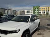 Jeep Grand Cherokee 2021 года за 35 000 000 тг. в Астана – фото 2