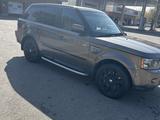 Land Rover Range Rover Sport 2011 года за 13 000 000 тг. в Алматы – фото 2