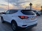 Hyundai Santa Fe 2017 года за 7 500 000 тг. в Актау – фото 2