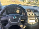 Skoda Fabia 2009 года за 3 500 000 тг. в Уральск – фото 2