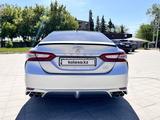 Toyota Camry 2021 года за 13 500 000 тг. в Костанай – фото 4
