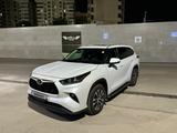 Toyota Highlander 2022 года за 28 000 000 тг. в Шымкент