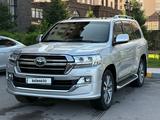 Toyota Land Cruiser 2020 года за 35 000 000 тг. в Астана